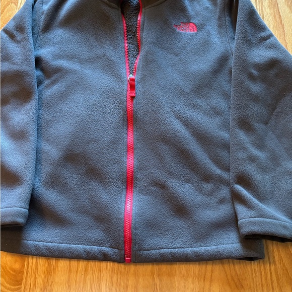 The North Face Boy’s Fleece Jacket Size 10-12 Gray With Red Zip & Logo Fall Wear - Picture 1 of 6